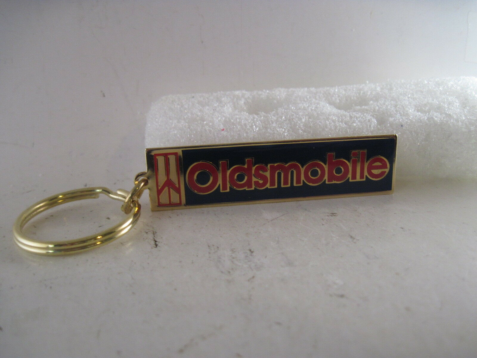 Oldsmobile  Logo  Key Chain  Mint New (n385)